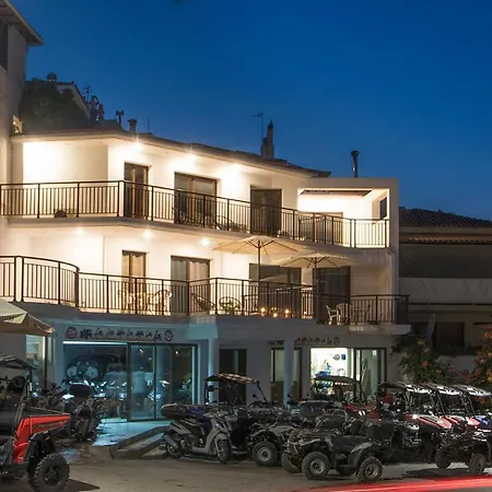 D & E * Skiathos Town