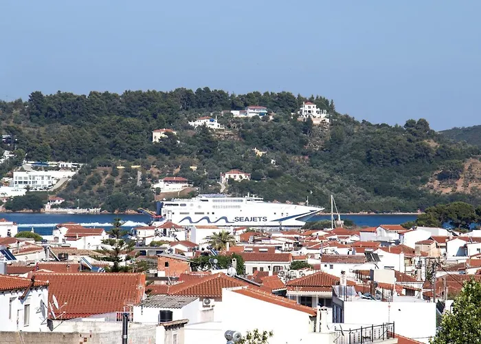 D & E Skiathos Town