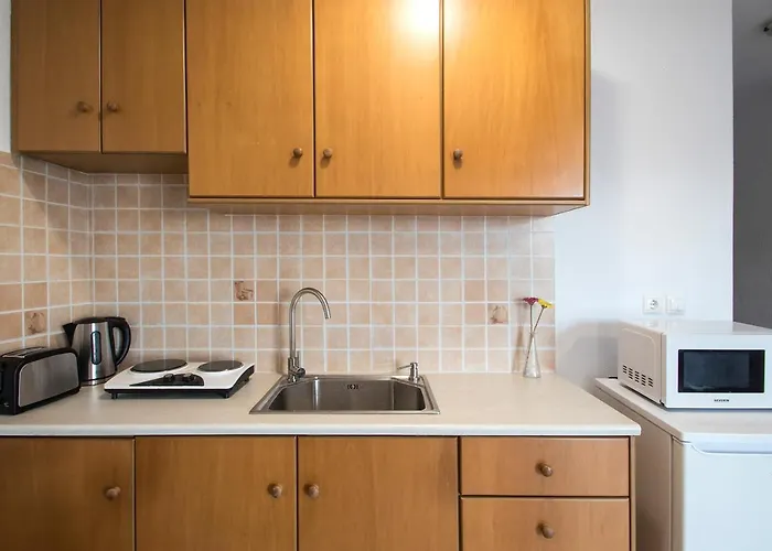 D & E * Skiathos Town