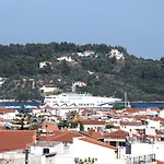 D & E Skiathos stad