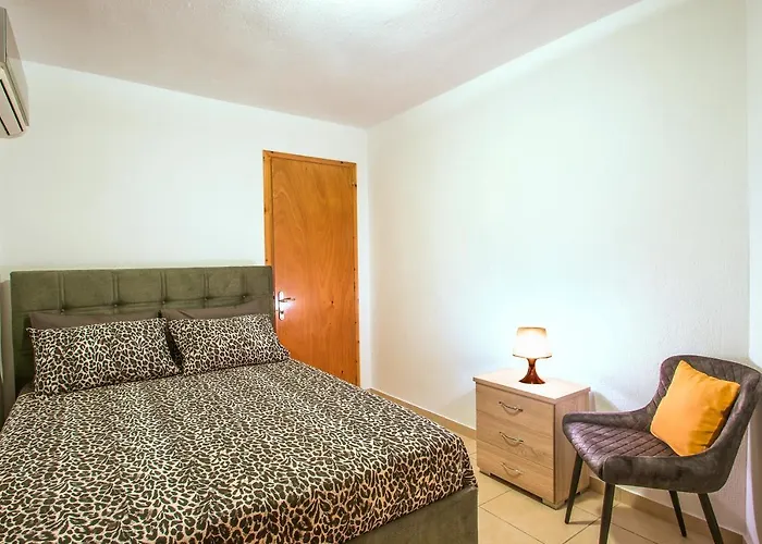 D & E * 스키아토스 타운